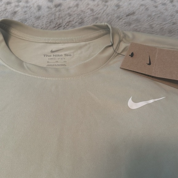 lime green Nike shirt - Picture 2 of 5